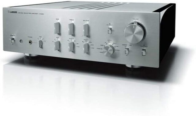 Yamaha Pre-Amplifier C-5000 with Balanced Signal - Silver/Piano Black