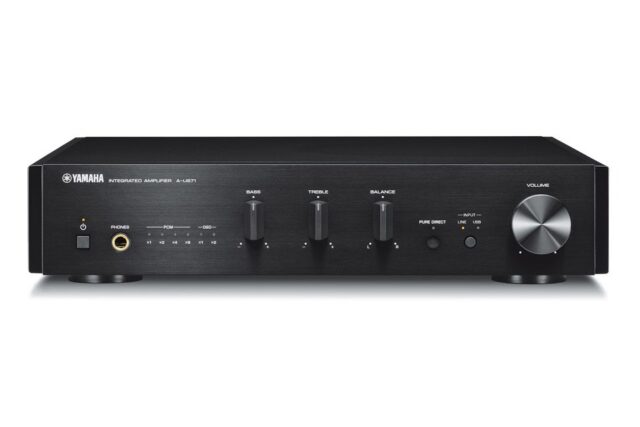 Yamaha Integrated Amplifier A-U670 with USB DAC - Black