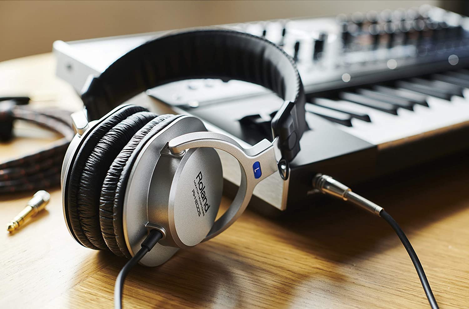Roland RH-200S Closed-Back Monitor Headphones with 40mm Drivers (Silver) - Image 2